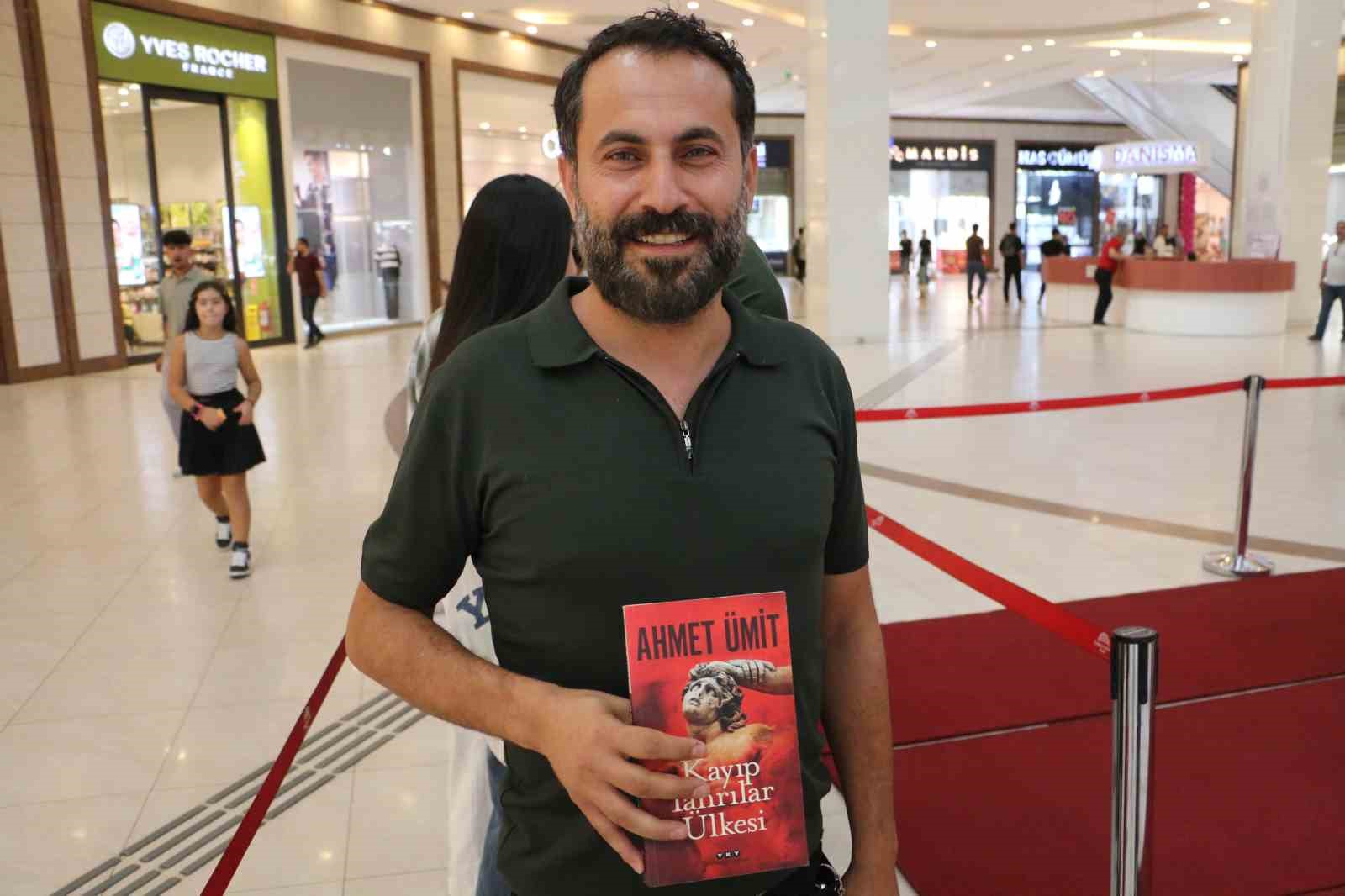 Yazar Ahmet Ümit, Diyarbakır’da okurlarıyla imza gününde buluştu