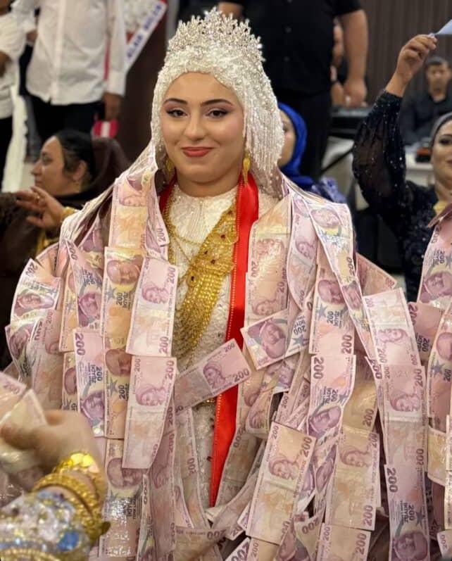 Mardin’de damada 200 liralık banknotlardan oluşan yelek giydirildi