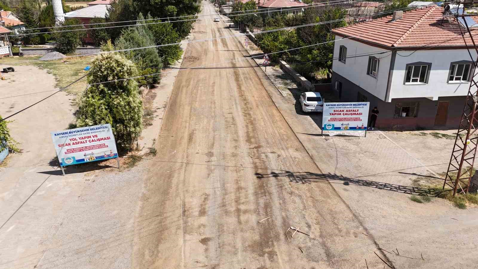 B&uuml;y&uuml;kşehir&rsquo;den Yeşilhisar&rsquo;a 10 milyon TL&rsquo;lik asfalt
