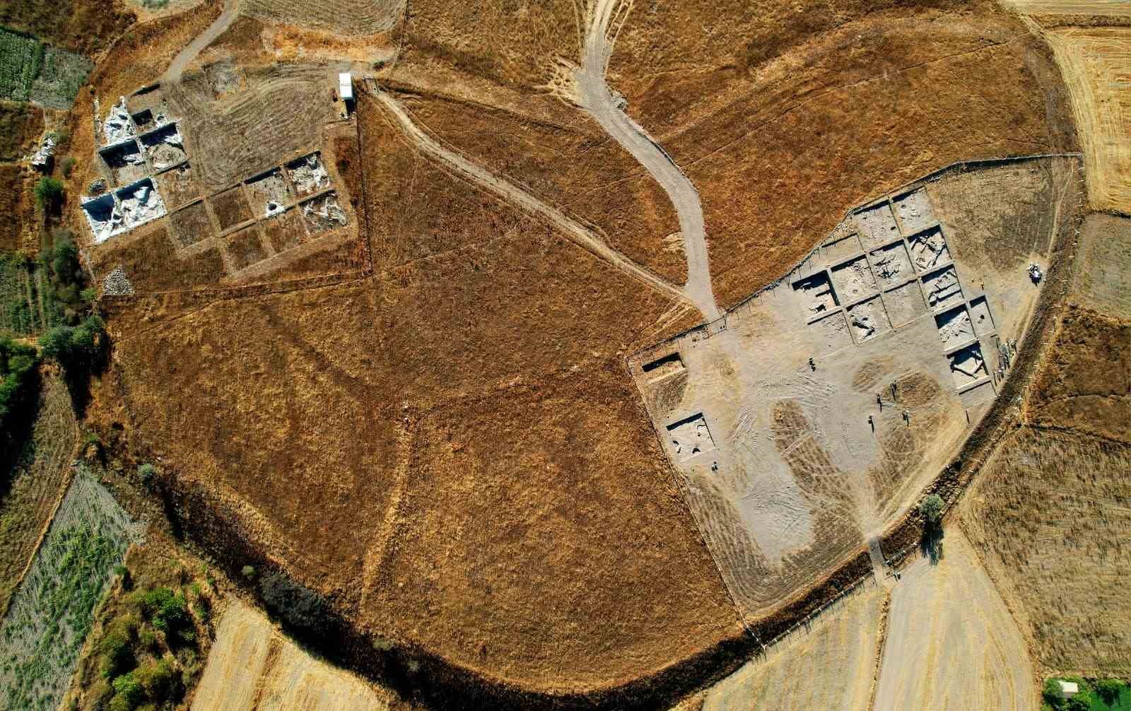Tavşanlı Höyük’te 4 bin 500 yıllık heykeller gün yüzüne çıktı