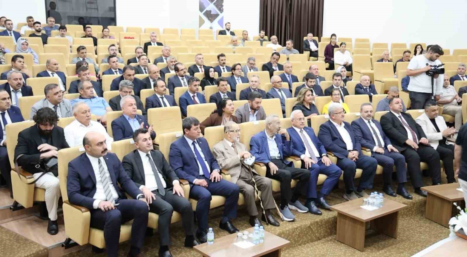 Vali Kumbuzoğlu: "Muhteşem rezervimiz, hazinemiz var ama &ccedil;ok uzaktayız"
