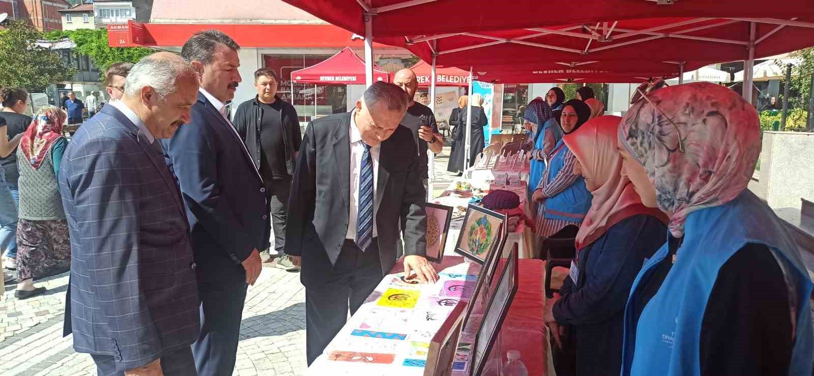 Diyanet Gen&ccedil;lik Merkezinden karma sergi
