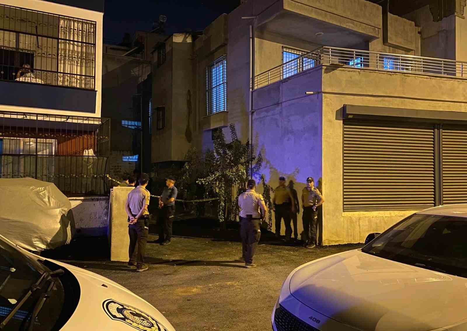 Mersin&rsquo;de anne 5 yaşındaki &ccedil;ocuğunu bı&ccedil;aklayarak &ouml;ld&uuml;rd&uuml;
