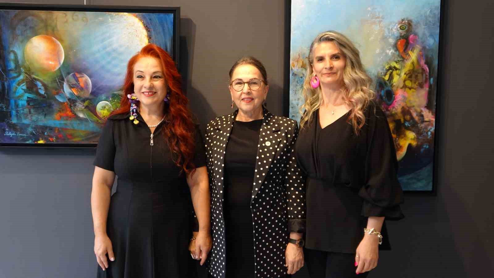 Rübeyda Erman’ın "Renkli Portal" sergisi yoğun ilgi gördü