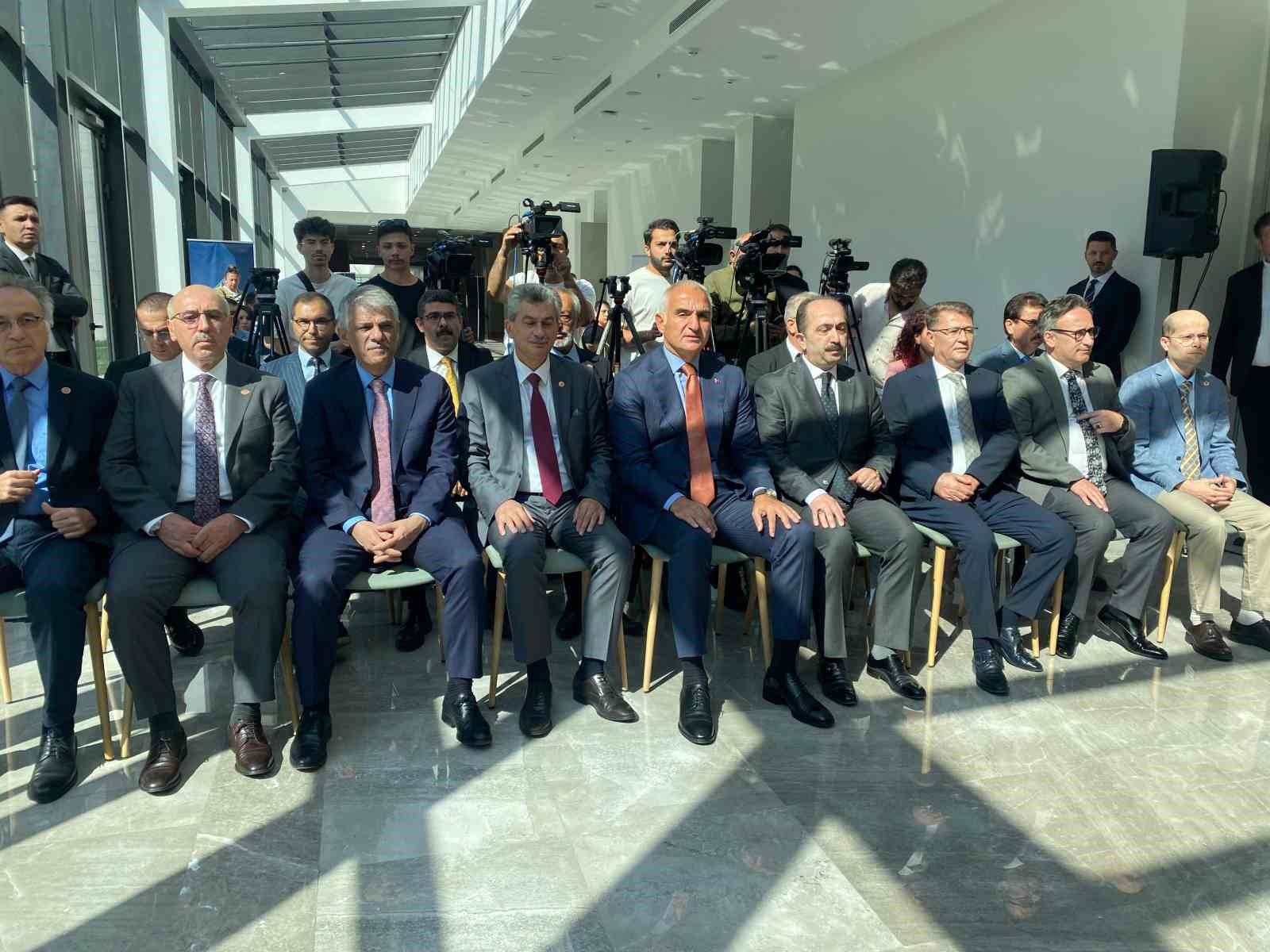 Bakan Ersoy: "Geçmişi bilmeden geleceğe emin adımlarla ulaşılamaz"