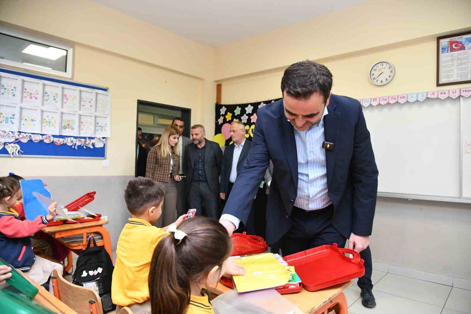 Başiskele&rsquo;de 2 bin 124 birinci sınıf &ouml;ğrencisine kırtasiye desteği
