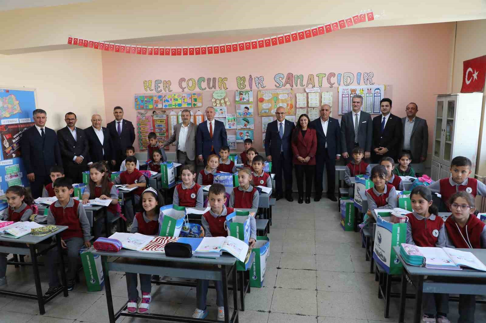 Ağrı&rsquo;da İlk&ouml;ğretim Haftası t&ouml;renle kutlandı
