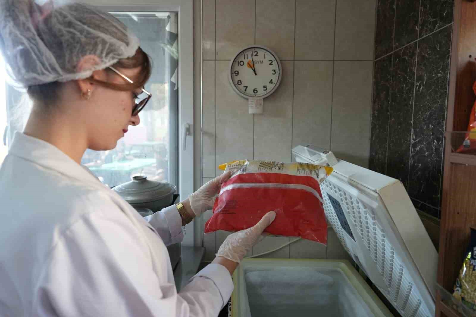 Konyaaltı Belediyesi okul kantinlerini denetliyor
