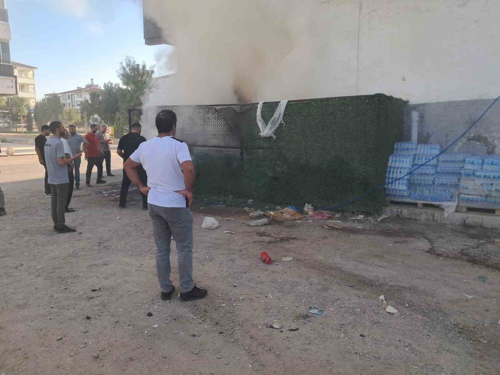 Elazığ&rsquo;da depo yangını
