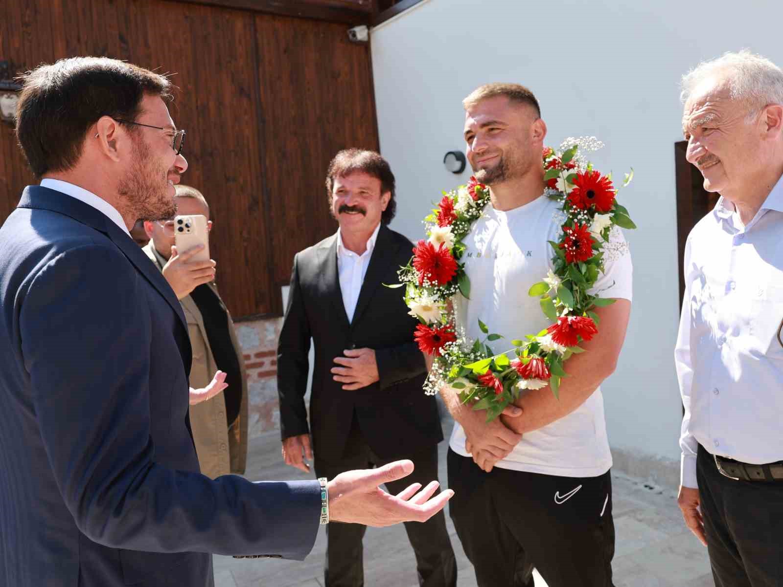 Başpehlivan memleketi Tokat’ta coşkuyla karşılandı