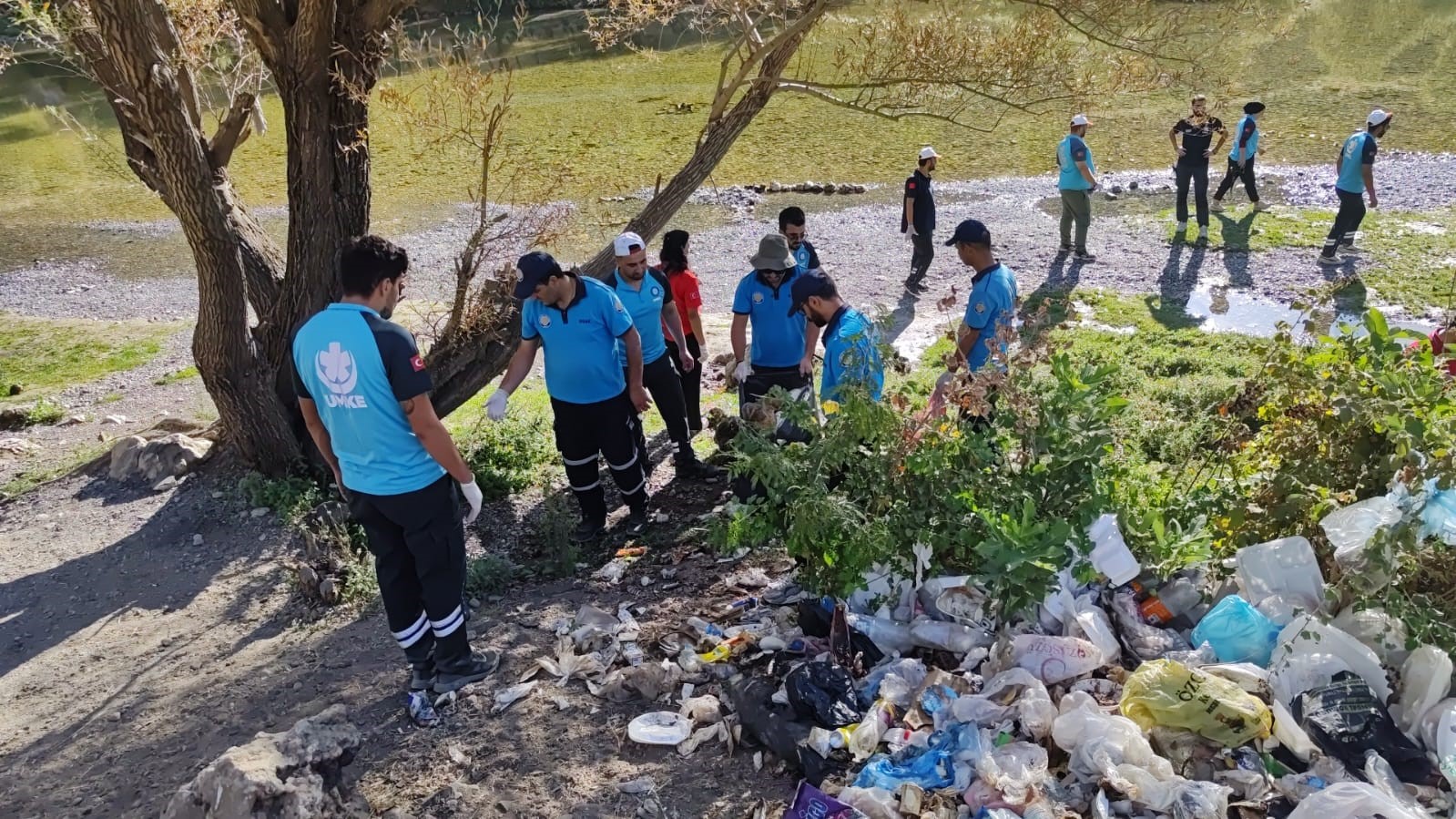 UMKE kampında ilk müdahale doğaya yapıldı: Çöpler toplandı, doğa nefes aldı
