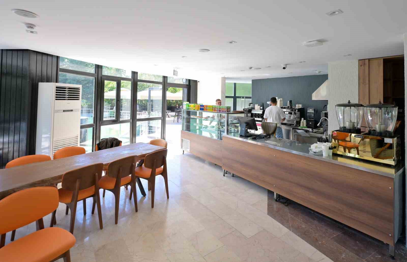 Esenyurt’ta Vatan Kitap Kafe açıldı