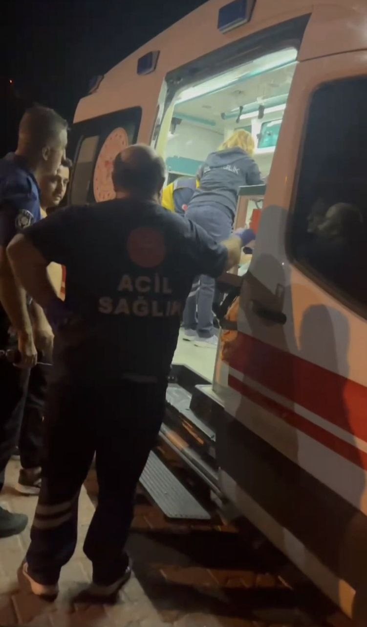 Mudanya&rsquo;da denizde &ccedil;ığlık seslerini duyan sahile koştu
