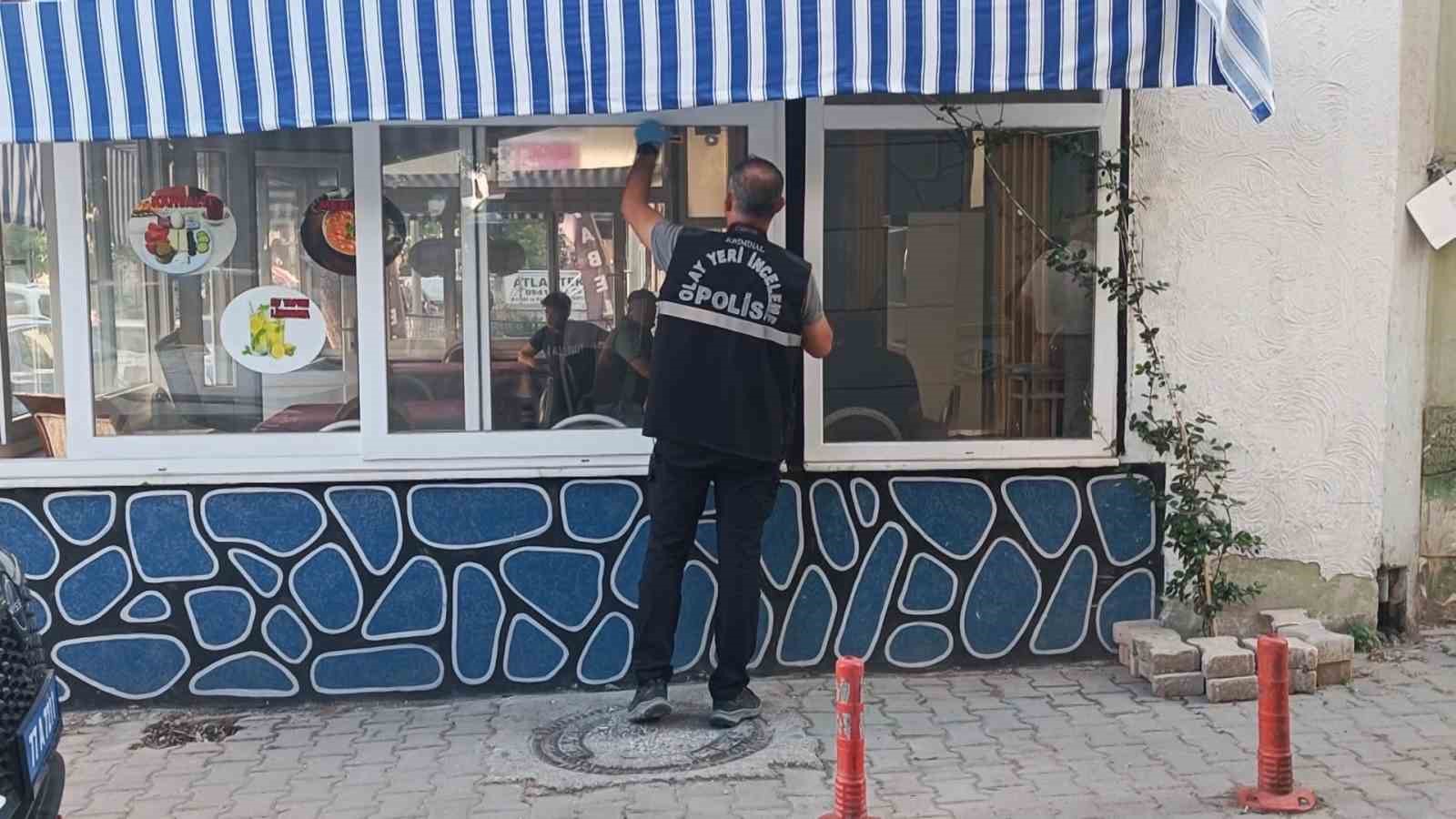 Silahlı kavgada 2 iş yerine kurşunlar isabet etti