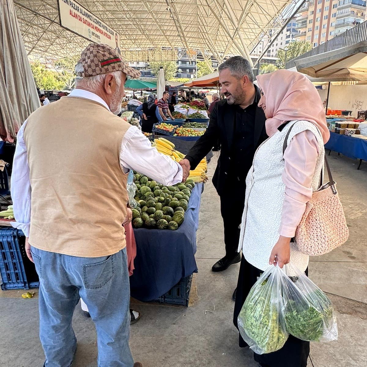 Pursaklar Belediye Başkanı Çetin pazarlarda denetim yaptı
