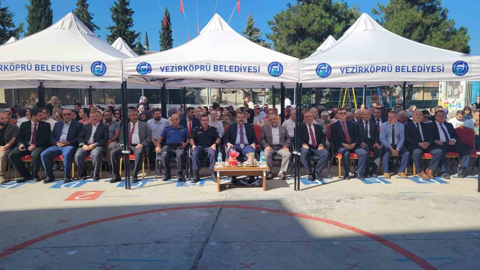 Vezirk&ouml;pr&uuml;&rsquo;de İlk&ouml;ğretim Haftası kutlaması
