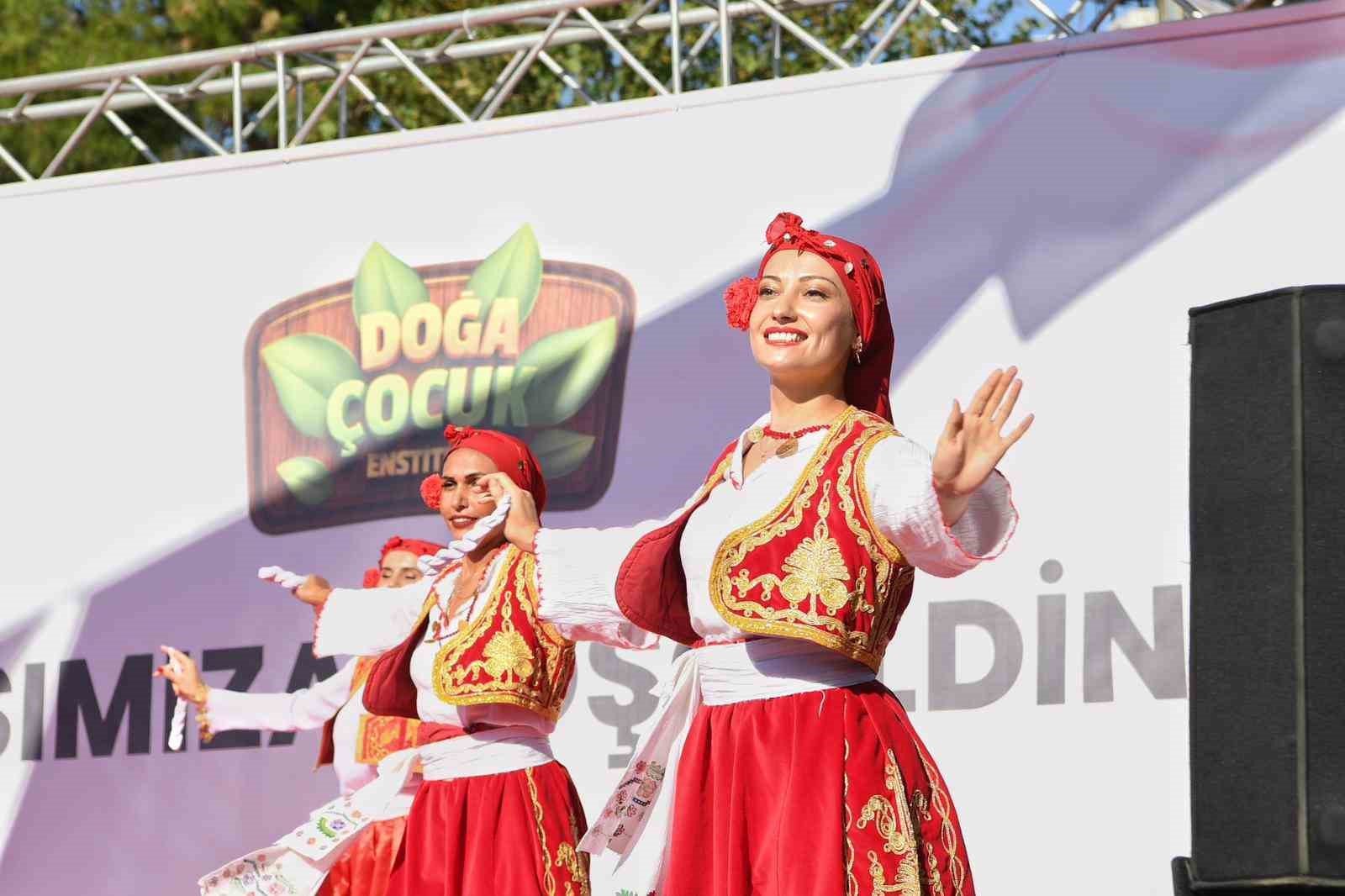 Konyaaltı Halk Oyunları Topluluğu yeni üyelerini arıyor