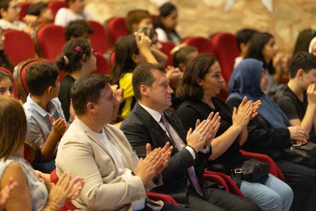 Başkan Balcıoğlu, Eğitim Akademisi’nde başarılı olan öğrencilere ödüllerini verdi