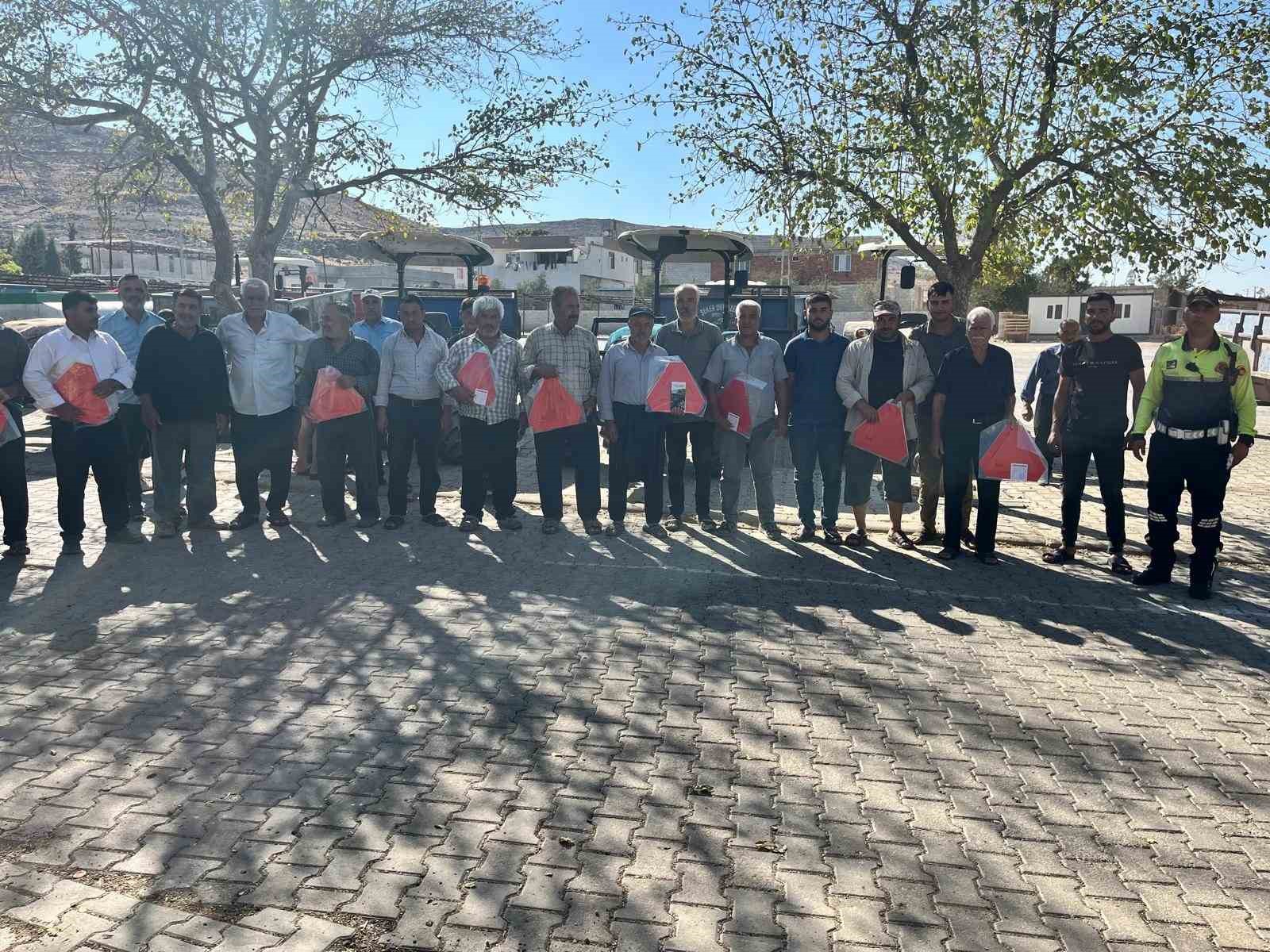 Kilis&rsquo;te &ccedil;ift&ccedil;ilere g&uuml;venli trakt&ouml;r kullanımı eğitimi verildi
