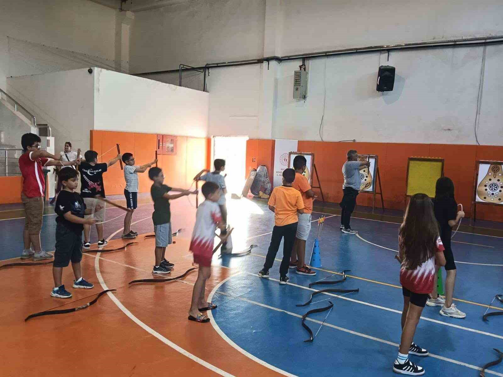 Geleneksel Türk okçuluğu Sarıgöl’de canlanıyor