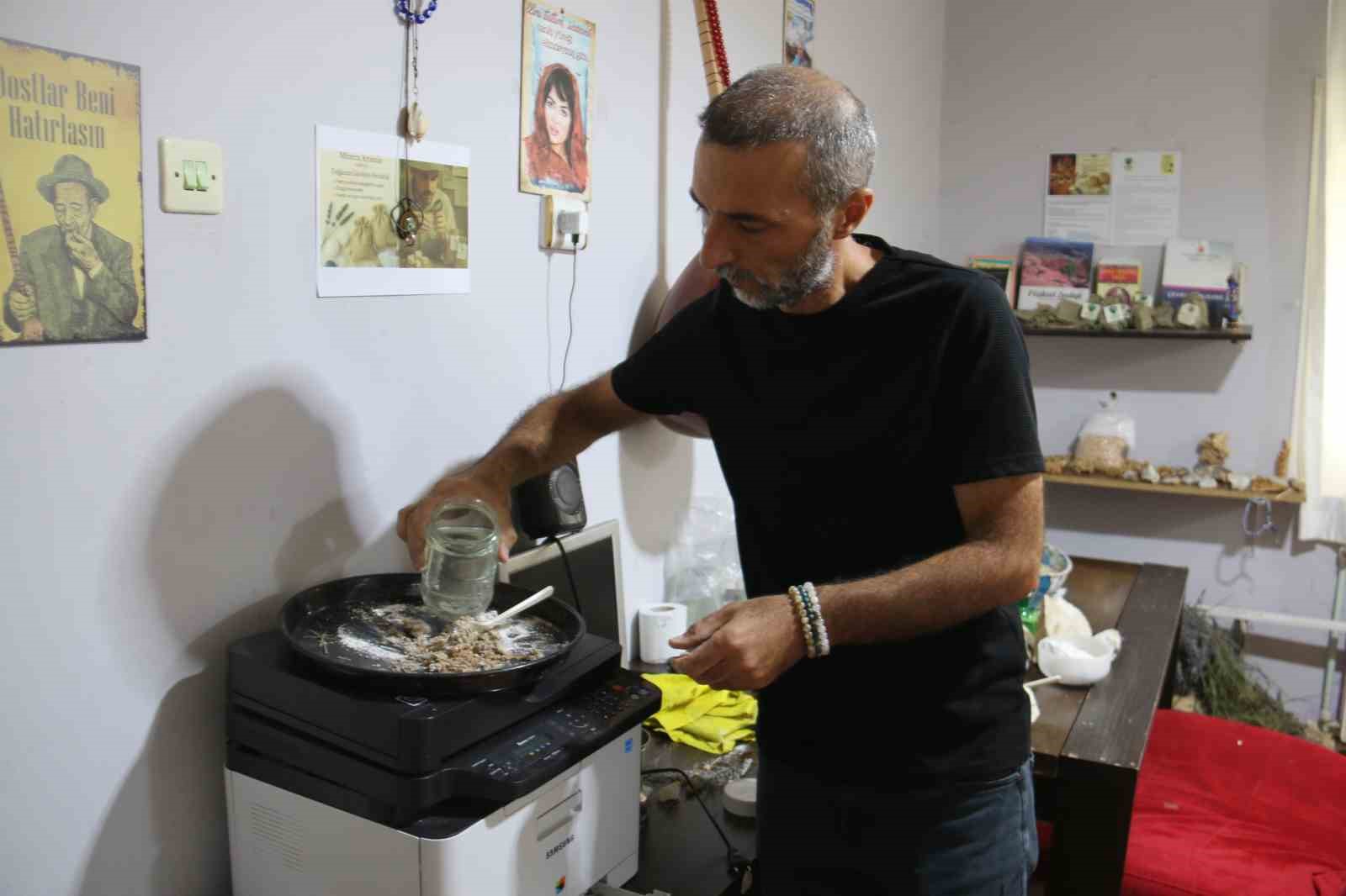 Mineraller ve endemik bitkileri harmanladı, Sivas’ın kokularını tablete sığdırdı