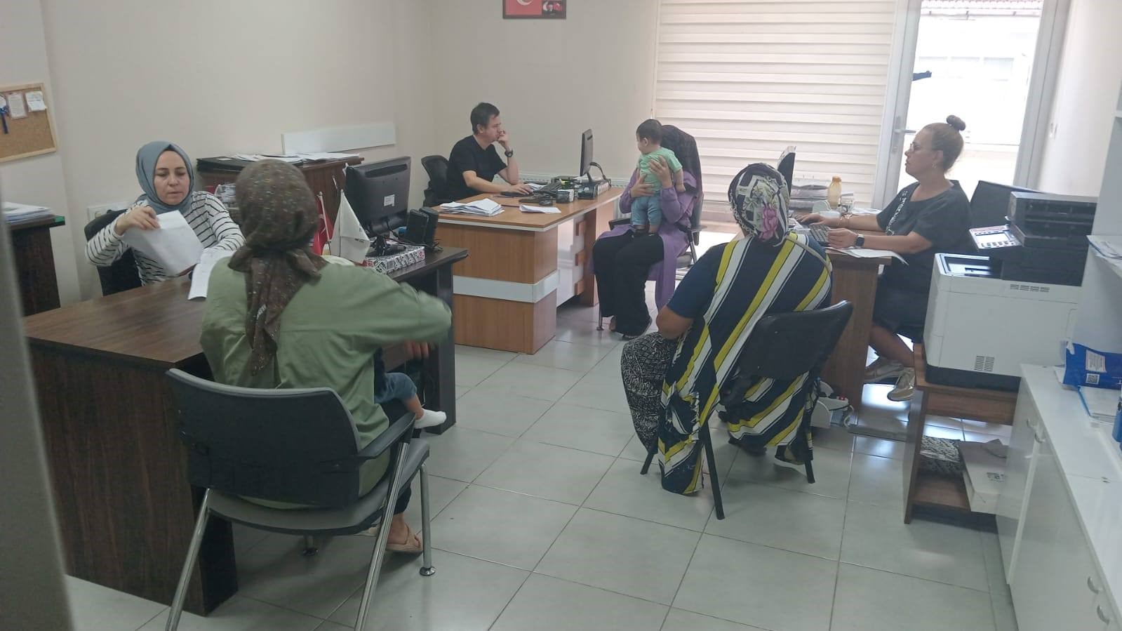 Karacabey Belediyesi&rsquo;nden &ouml;ğrencilere kırtasiye &ccedil;eki desteği
