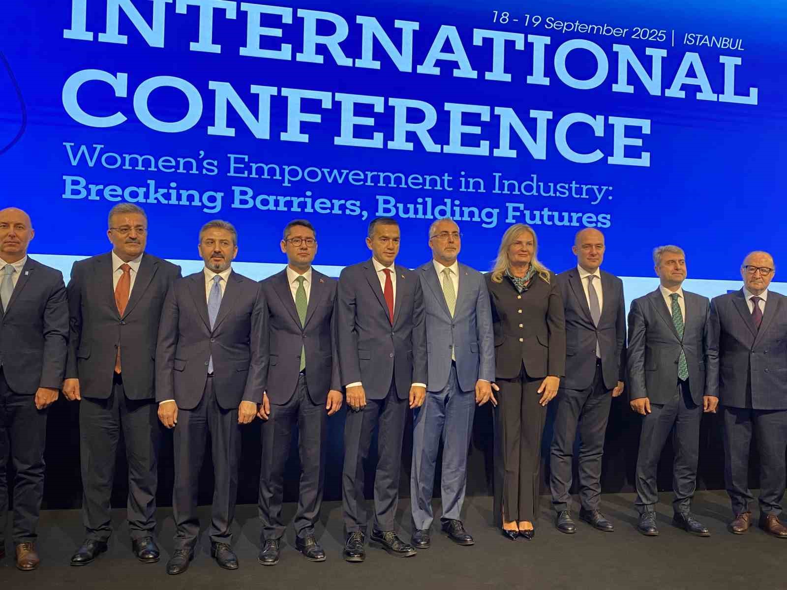 Bakan Işıkhan: "Kadınların hem &ccedil;alışma hem de aile hayatlarını kolaylaştırıcı tedbirlere &ouml;ncelik veriyoruz"
