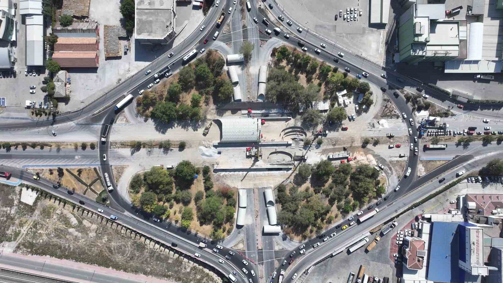 Başkan Altay: "T&uuml;rkiye&rsquo;de ilk kez denenen teknikle k&ouml;pr&uuml;l&uuml; kavşak trafiği rahatlatacak"
