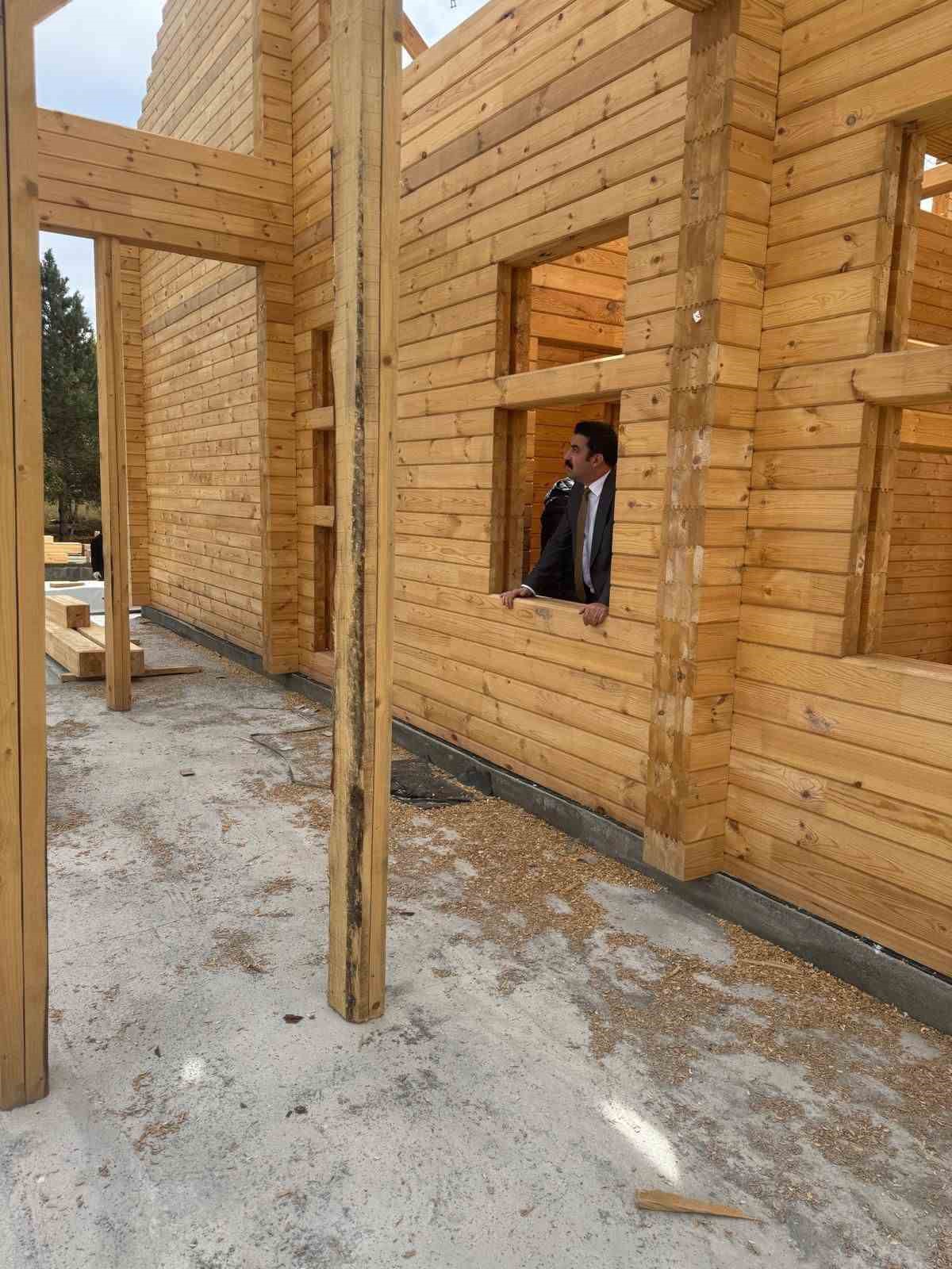 Arpaçay’da Kütük Evi’in yapımı sürüyor