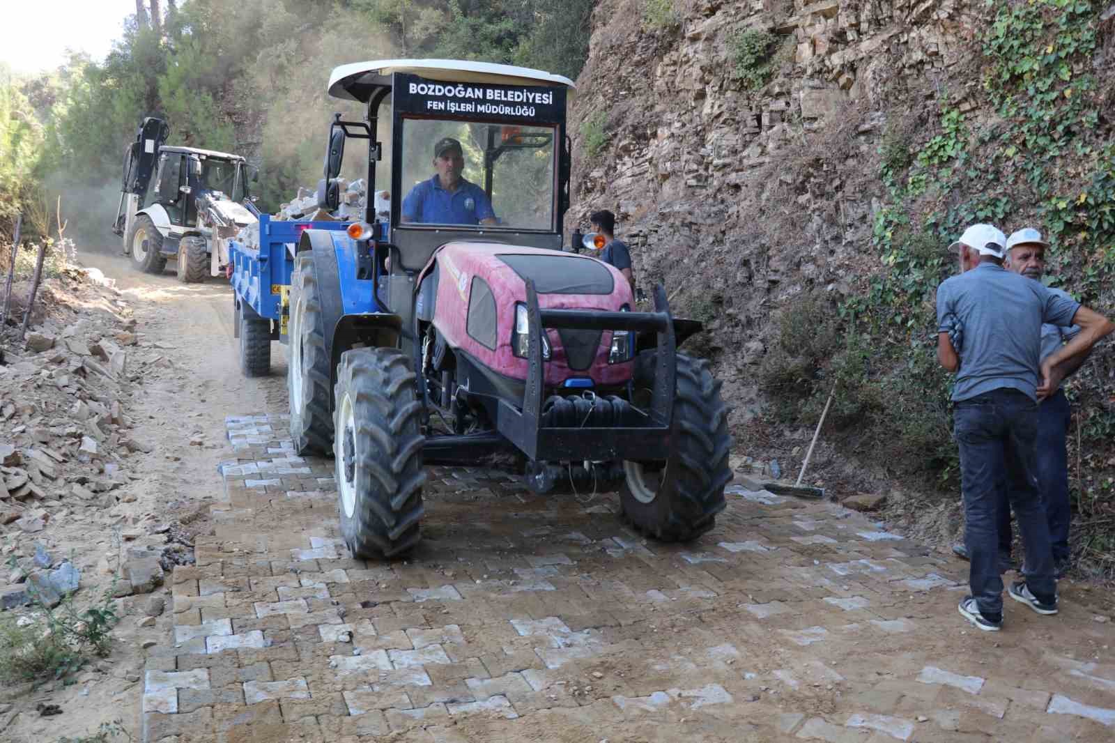 Bozdoğan Belediyesi kırsal mahallelerde &ccedil;alışmalarını s&uuml;rd&uuml;r&uuml;yor
