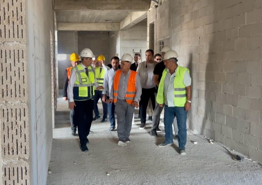 Mersin Valisi Toros, Tarsus’ta yapımı süren eğitim yatırımlarını inceledi