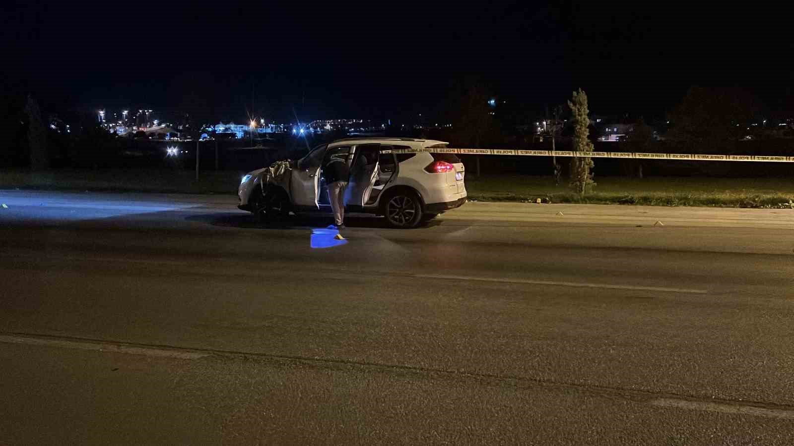 Konya’da bulunduğu aracın önü kesilerek silahlı saldırıya uğrayan kişi ağır yaralandı