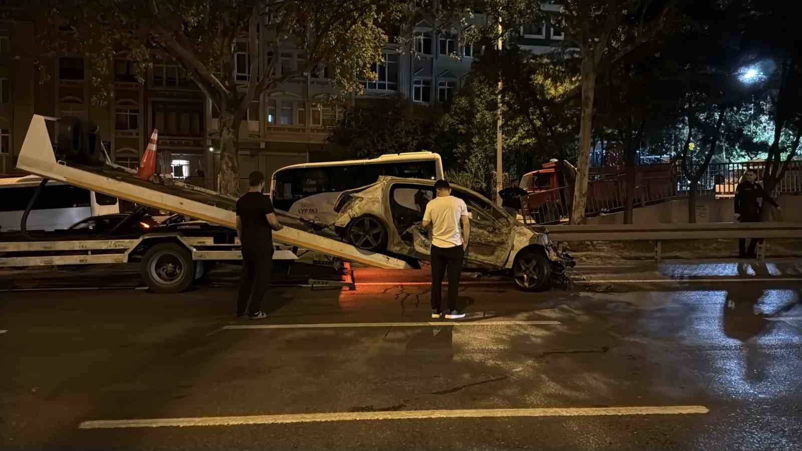 Esenler&rsquo;de kazan yapan ara&ccedil; alev aldı: 5 yaralı
