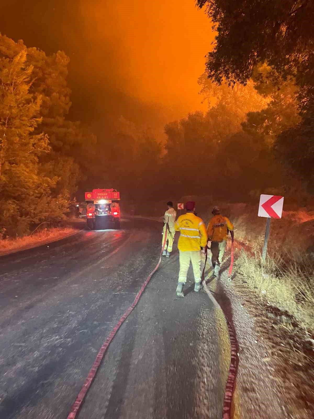 Muğla&rsquo;da alevli gece
