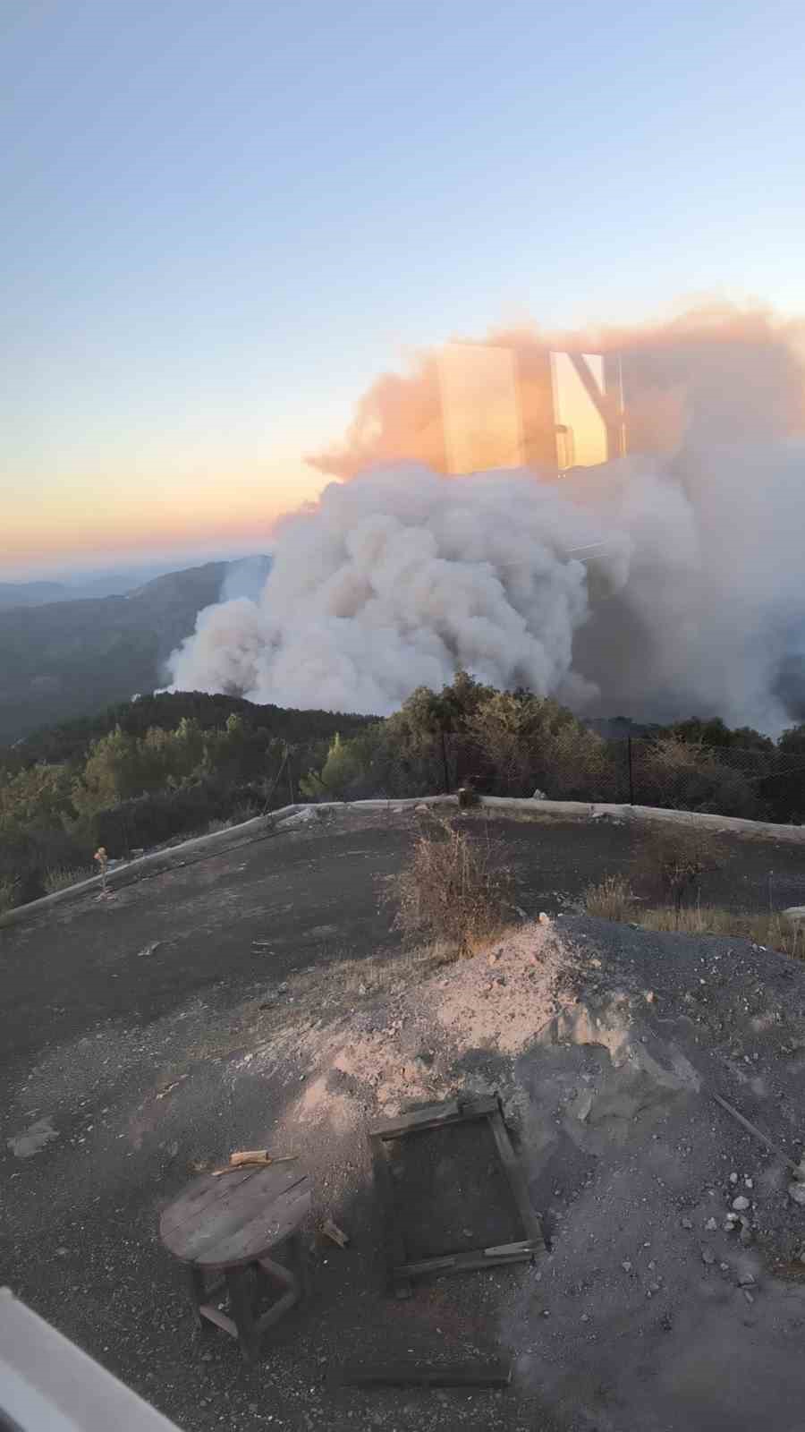 Muğla’daki yangınlara havadan müdahale başladı