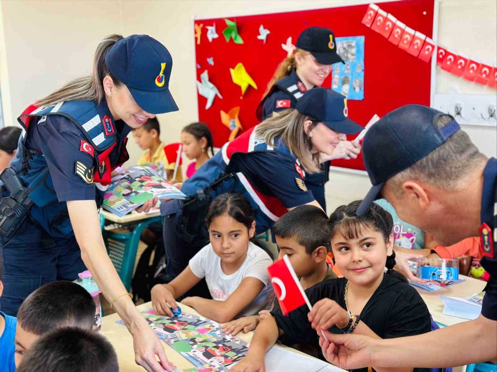 İlkokul öğrencileri jandarmayı yakından tanıdı