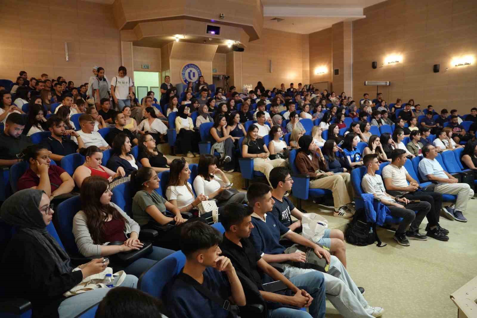 Uşak Üniversitesi öğrencilerine bağımlılıkla mücadeleyi anlattı
