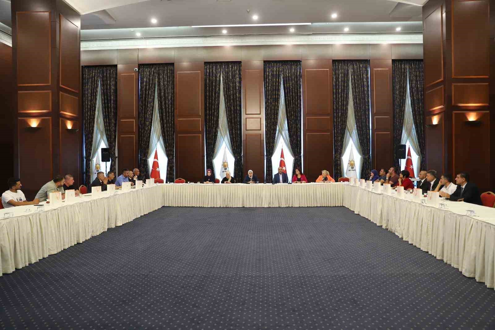 AK Parti Kadın Kolları Başkanı Ercan, gazilerle bir araya geldi
