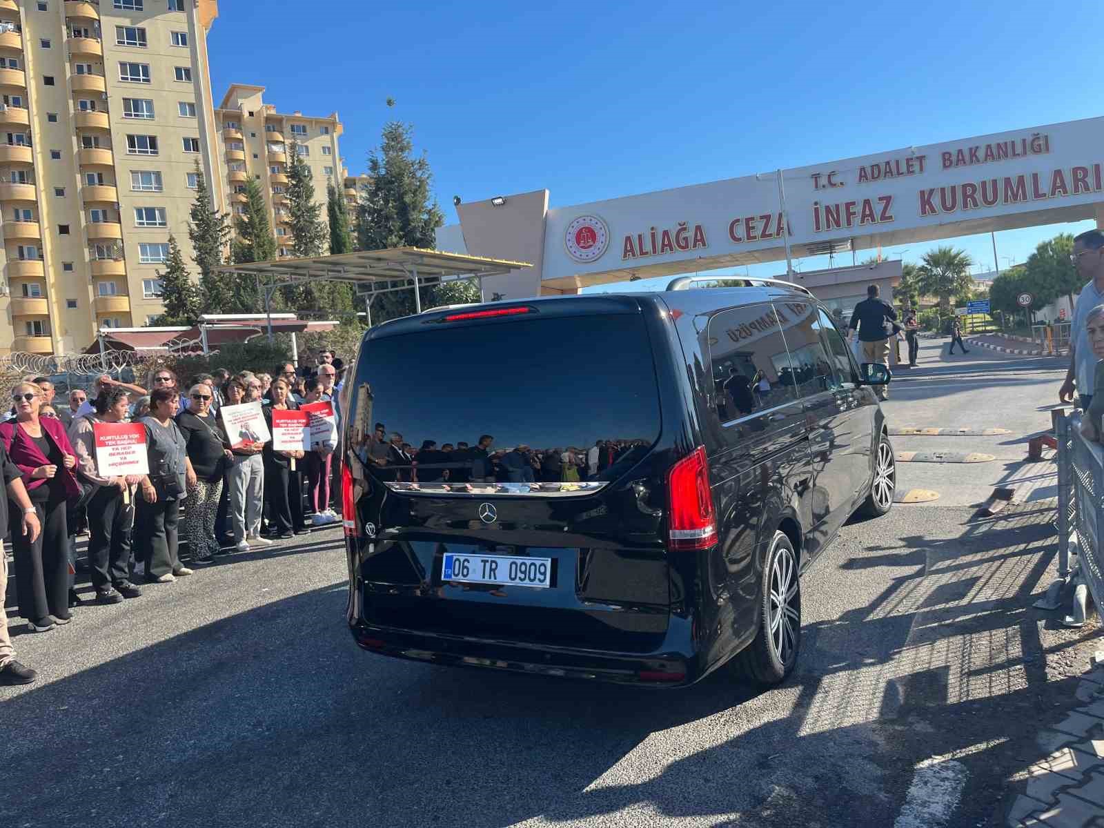 Kooperatif yolsuzluğu soruşturması: Soyer ve Aslanoğlu hakim karşısında
