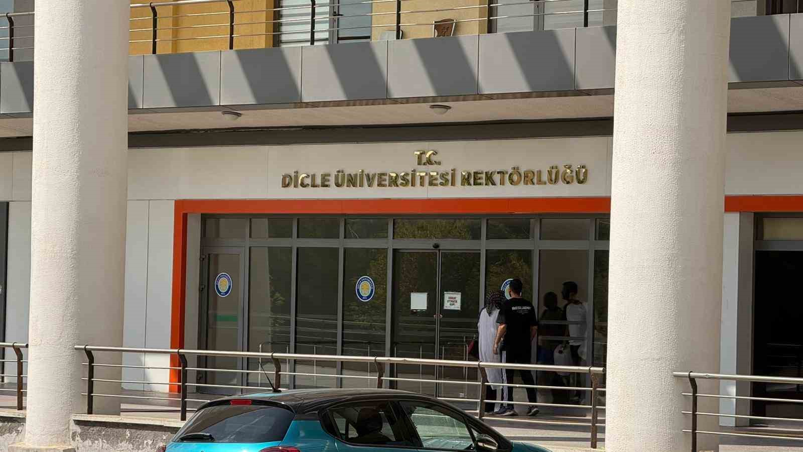 Doğum iznine çıkmak isteyen başhemşirenin görevinden olduğu iddiası
