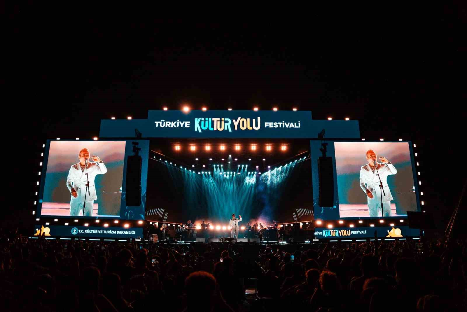 GastroANTEP’te Ferhat Göçer sahne aldı