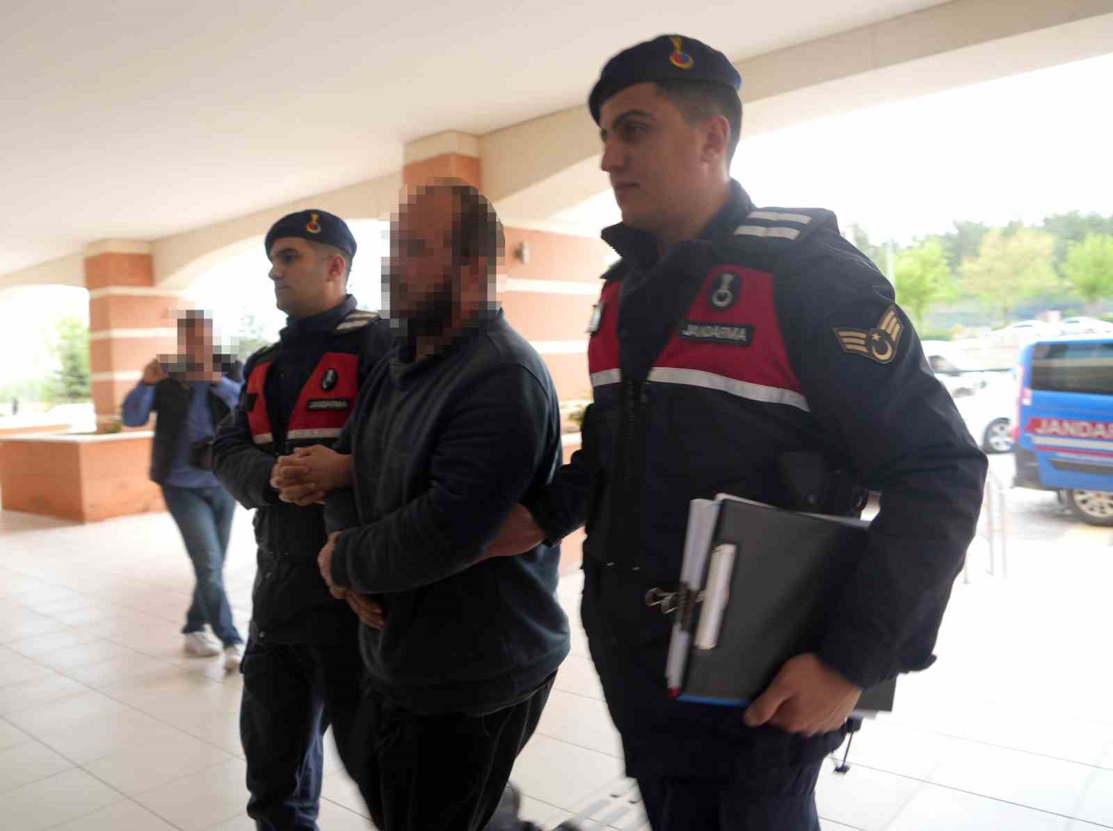 &Ccedil;iftlik evlerini kenevir yetiştiren sanıklar tahliye edildi
