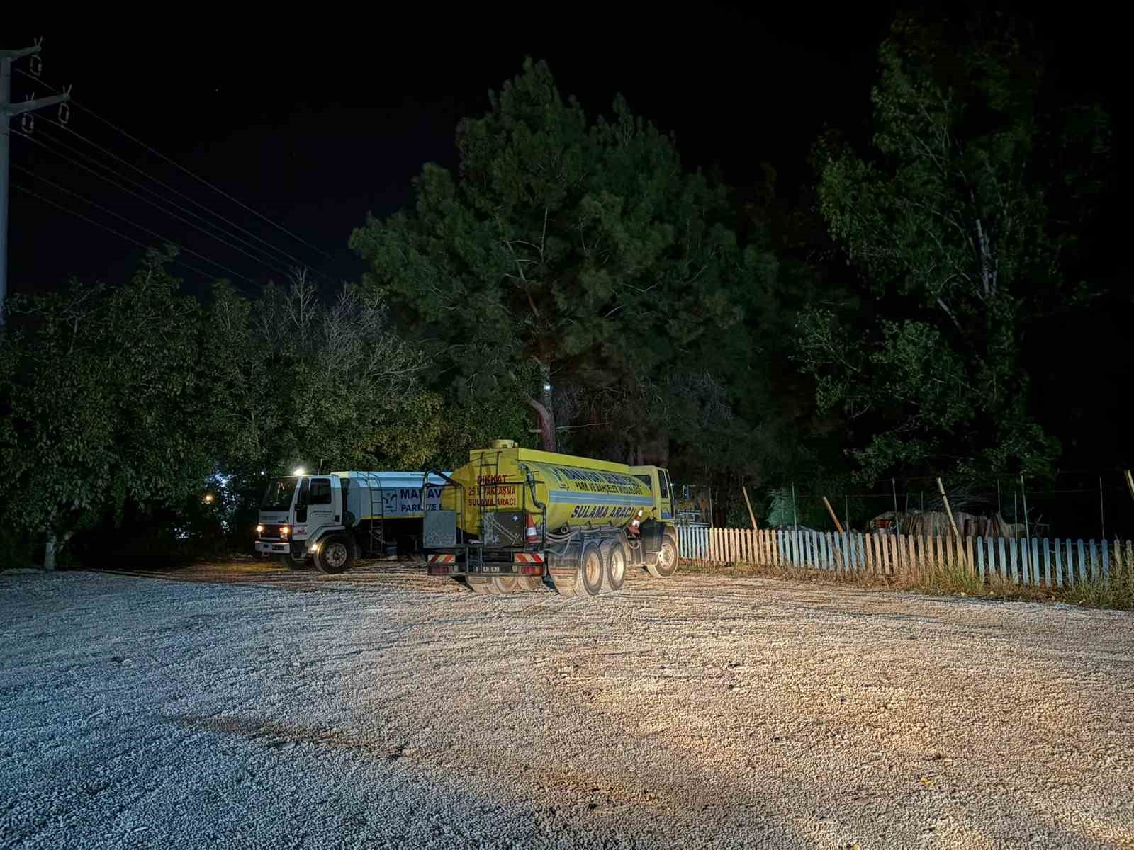 Manavgat’ta ırmak kenarındaki yangın korkuttu
