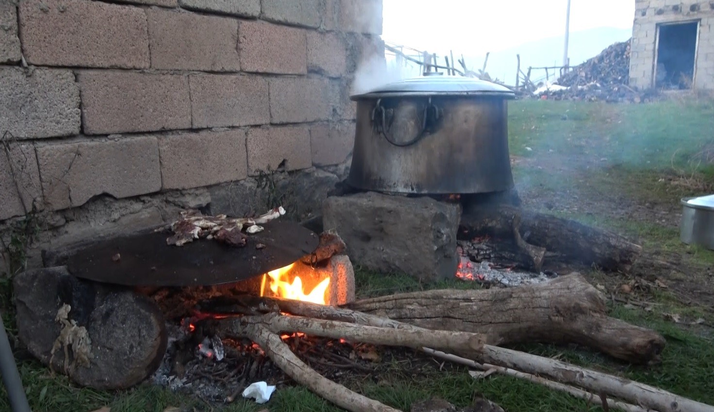 Bayburt&rsquo;ta kışlık kavurma geleneği devam ediyor
