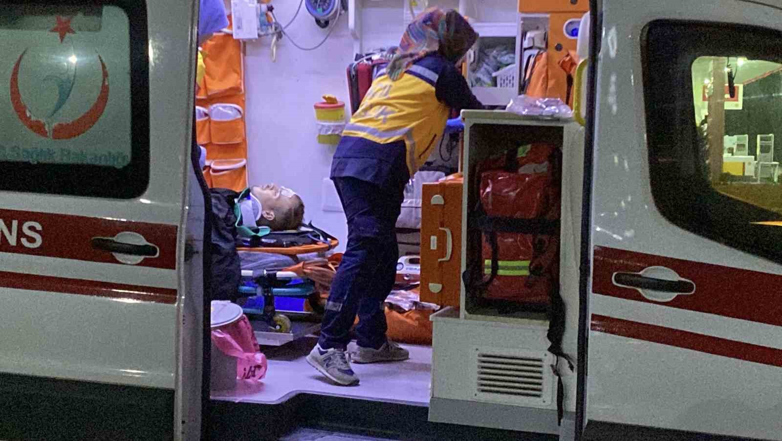 Bolu&rsquo;da kontrolden &ccedil;ıkan otomobil park halindeki 3 araca &ccedil;arptı: 4 ağır yaralı
