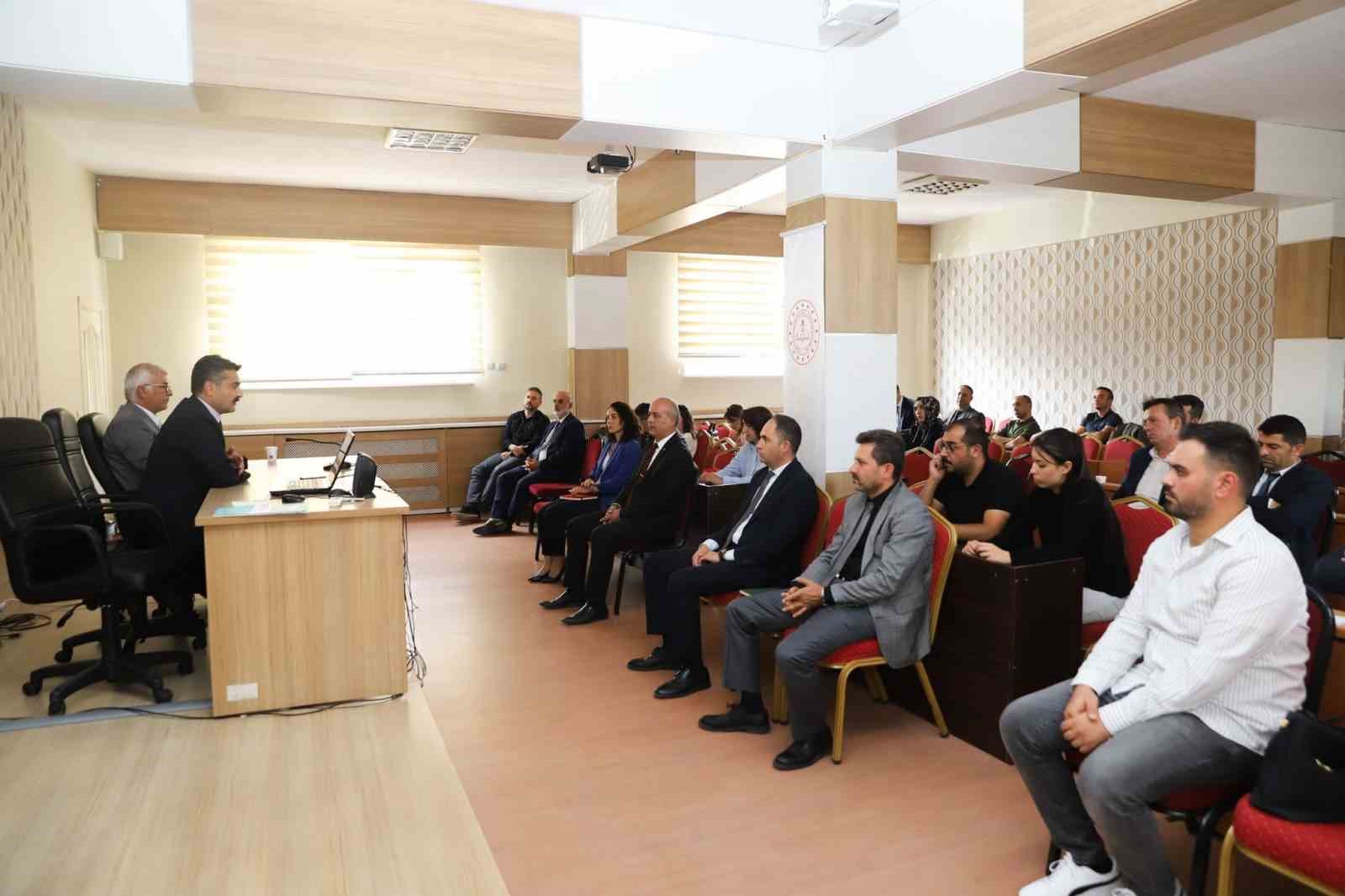 Sivas&rsquo;ta rehberlik &ouml;ğretmenleri sene başı toplantısında buluştu
