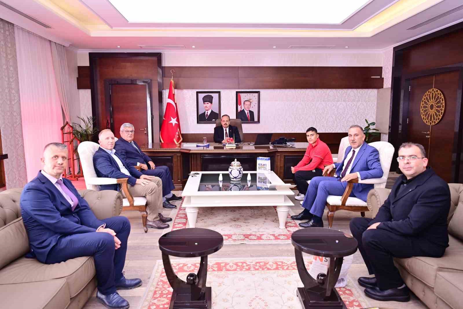 Vali Canbolat, dünya şampiyonunu ağırladı