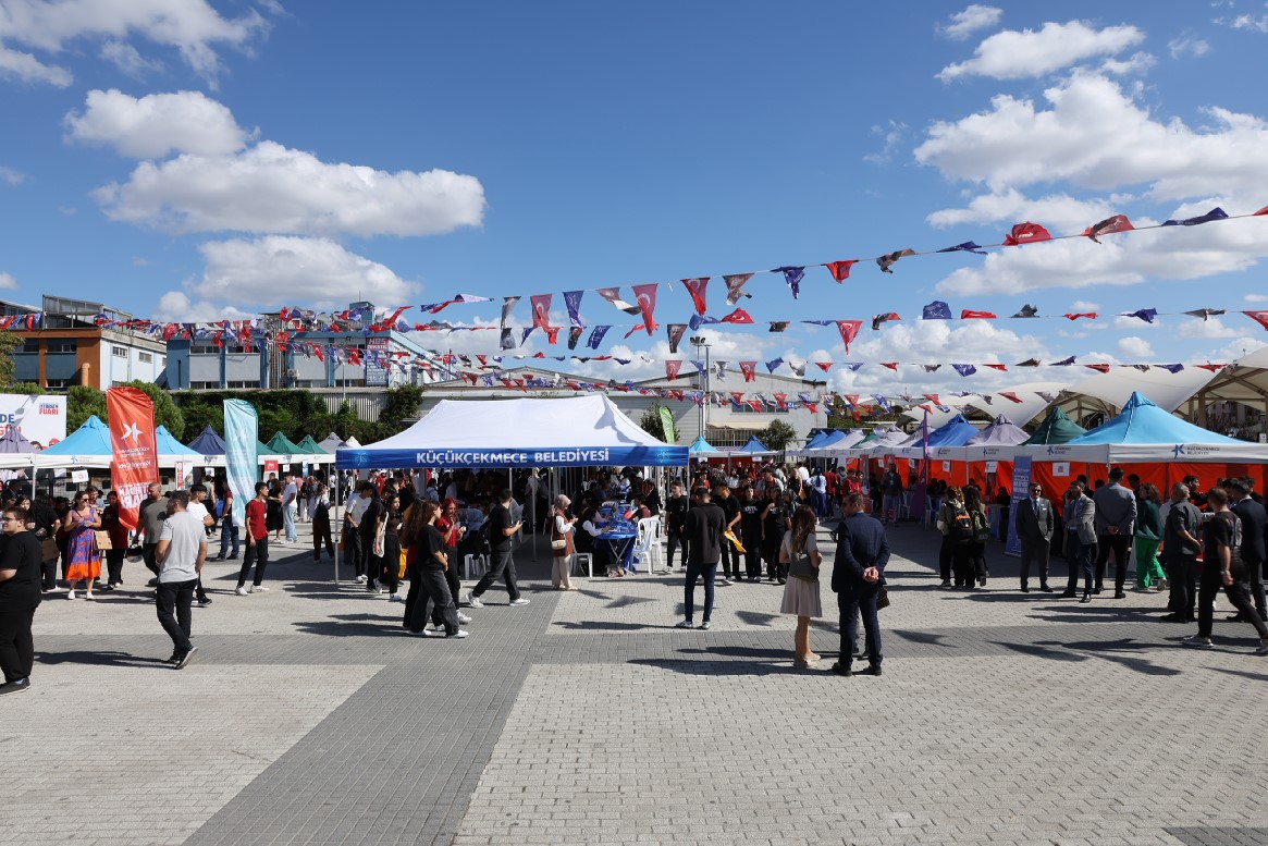 Küçükçekmece Belediyesi İstihdam Fuarı’nın ikincisini düzenledi