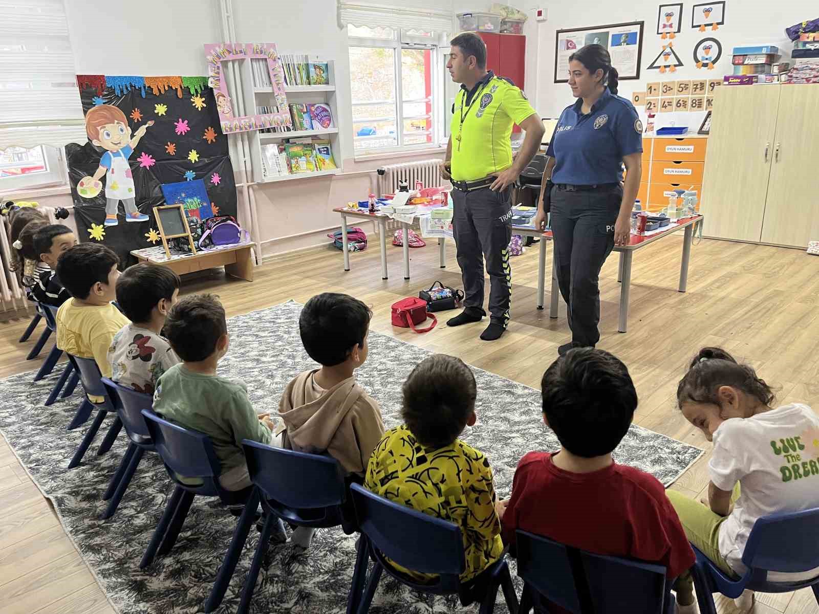 Geleceğin s&uuml;r&uuml;c&uuml;lerine eğlenceli trafik eğitimi
