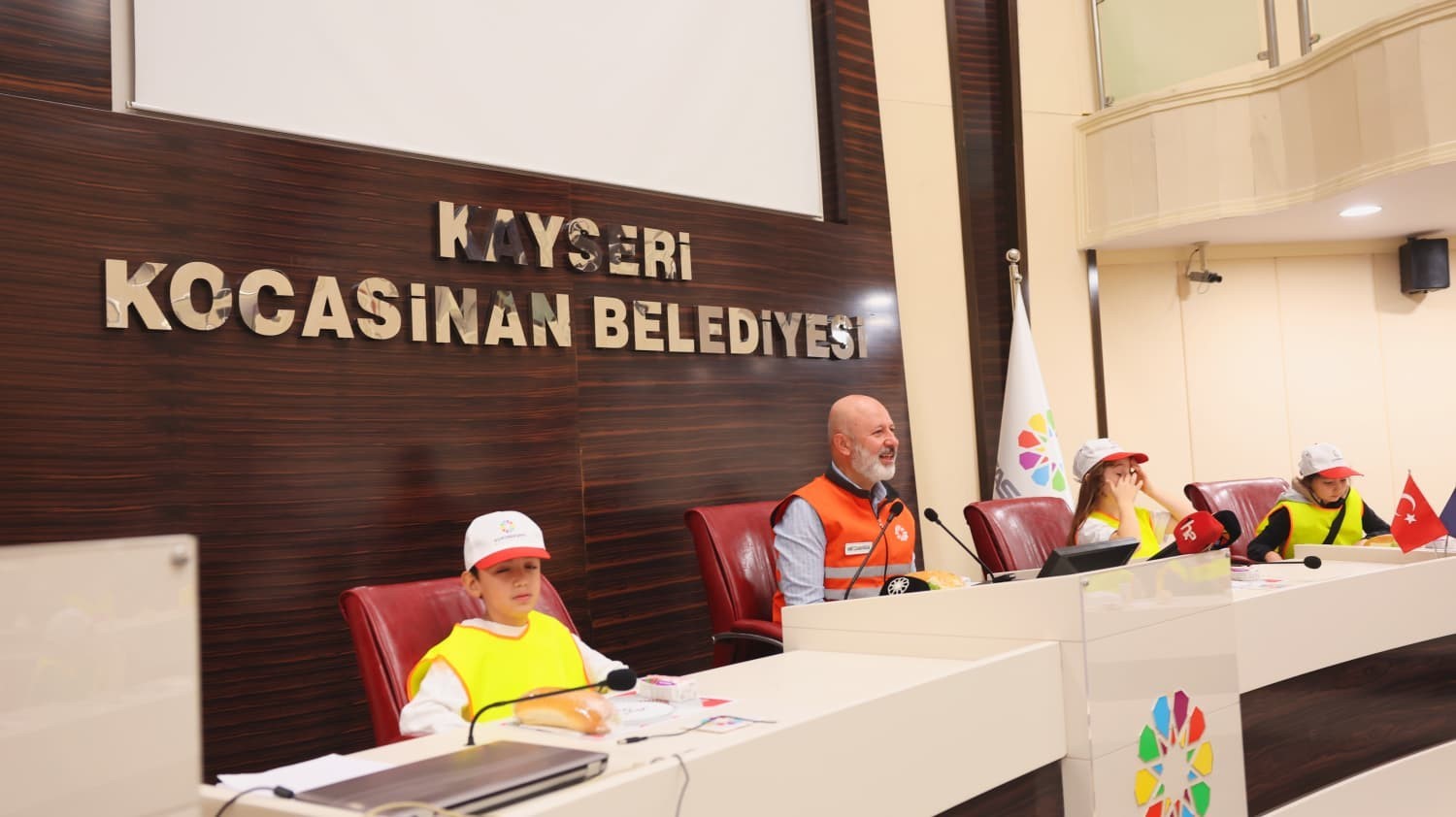 Başkan Çolakbayrakdar: "Daha temiz çevre için durmadan çalışıyoruz"